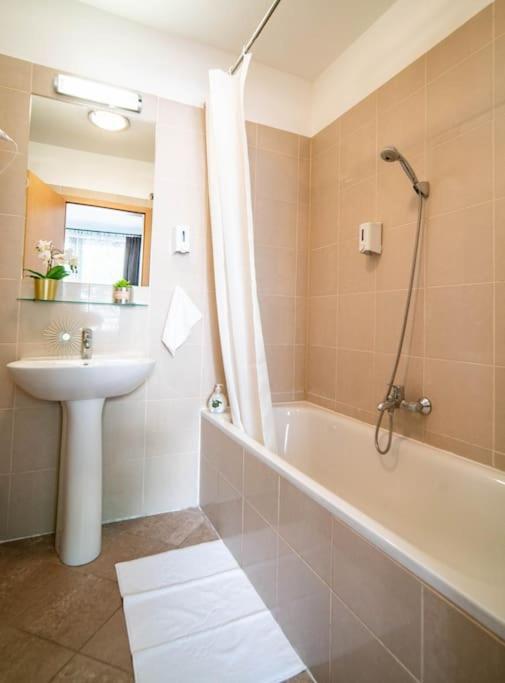 Free Parking! Soho Budapest 304, 4 Ppl, Ac, Fast Wifi, Smart Tv 外观 照片